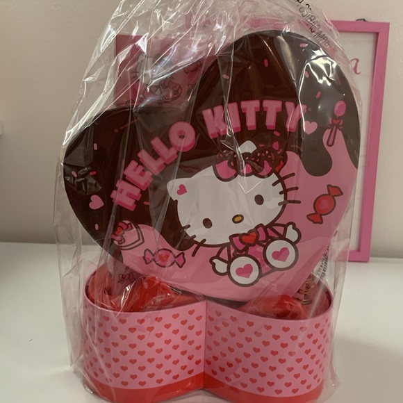 Valentine's Day Hello Kitty Gift Set. Brand New. - Picture 8 of 8